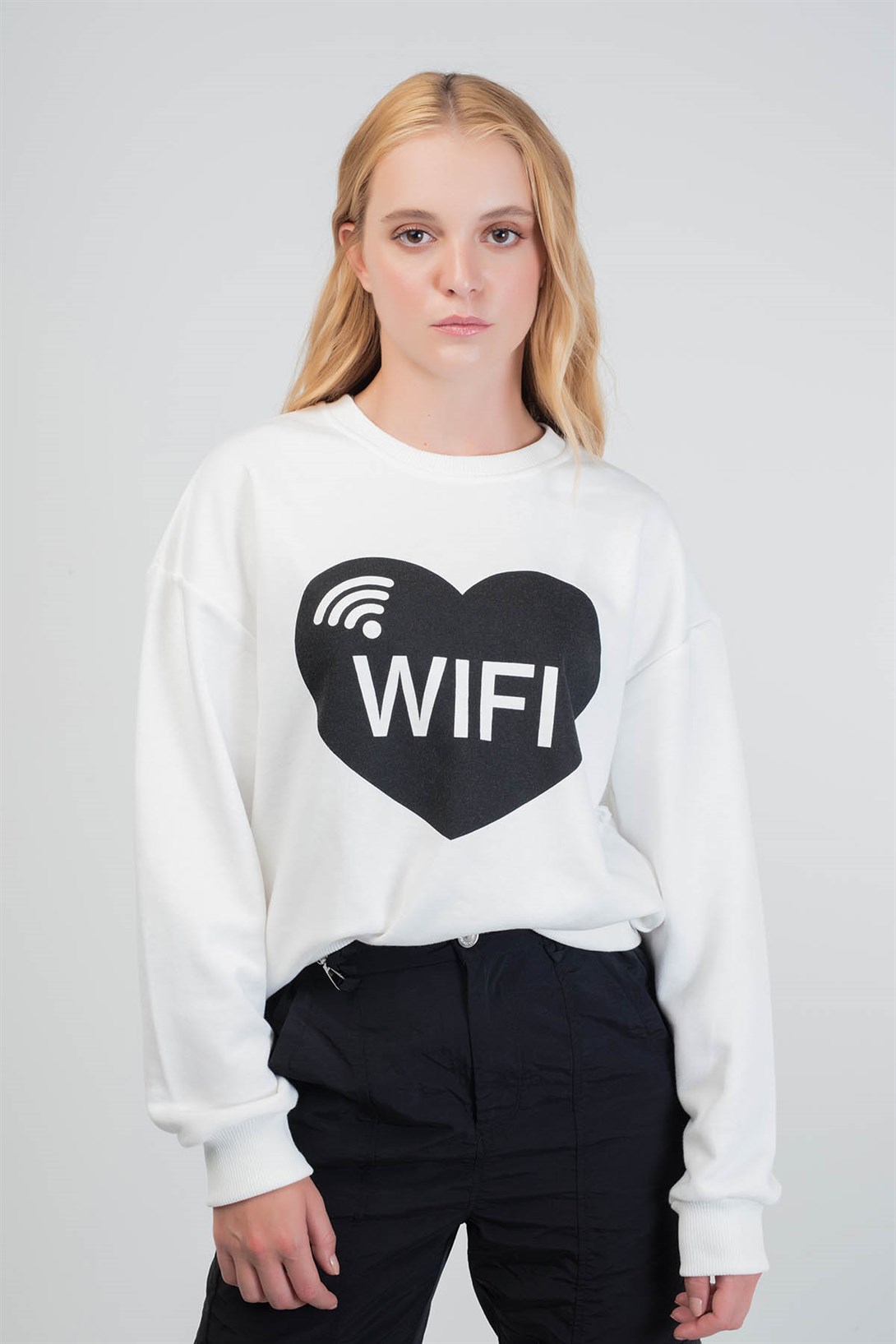 Trendiz Wifi Couple KadınYuvarlak Yaka Sweatshirt Beyaz 121101